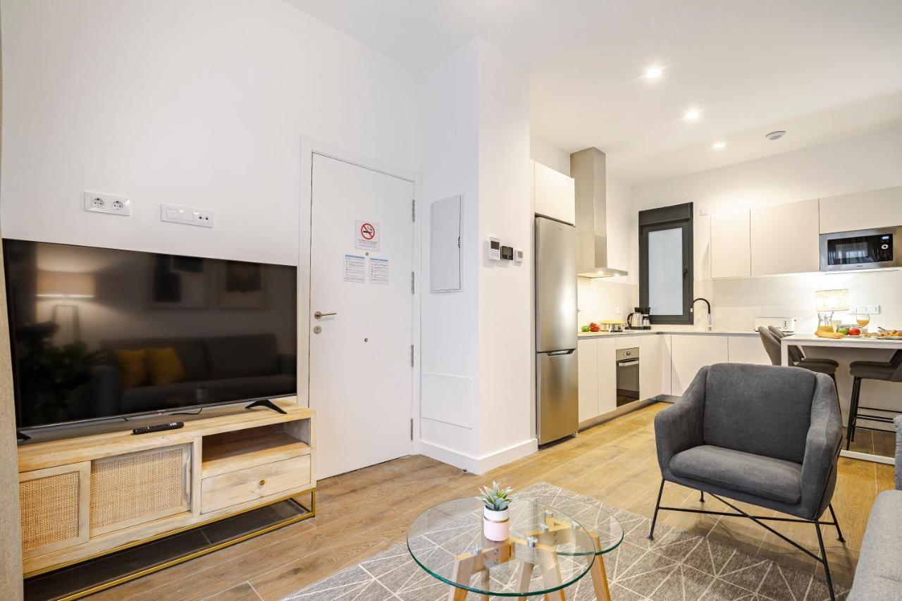 Feelathome Castilla Apartments Мадрид Экстерьер фото