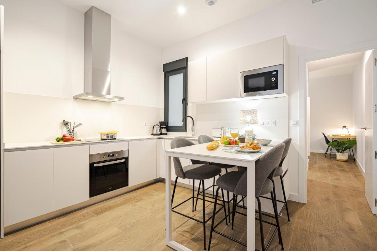 Feelathome Castilla Apartments Мадрид Экстерьер фото