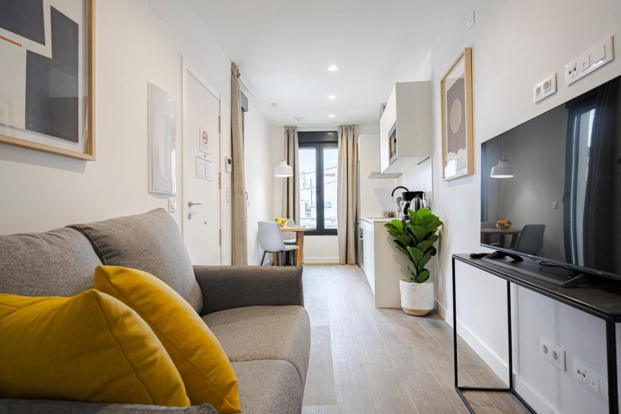 Feelathome Castilla Apartments Мадрид Экстерьер фото