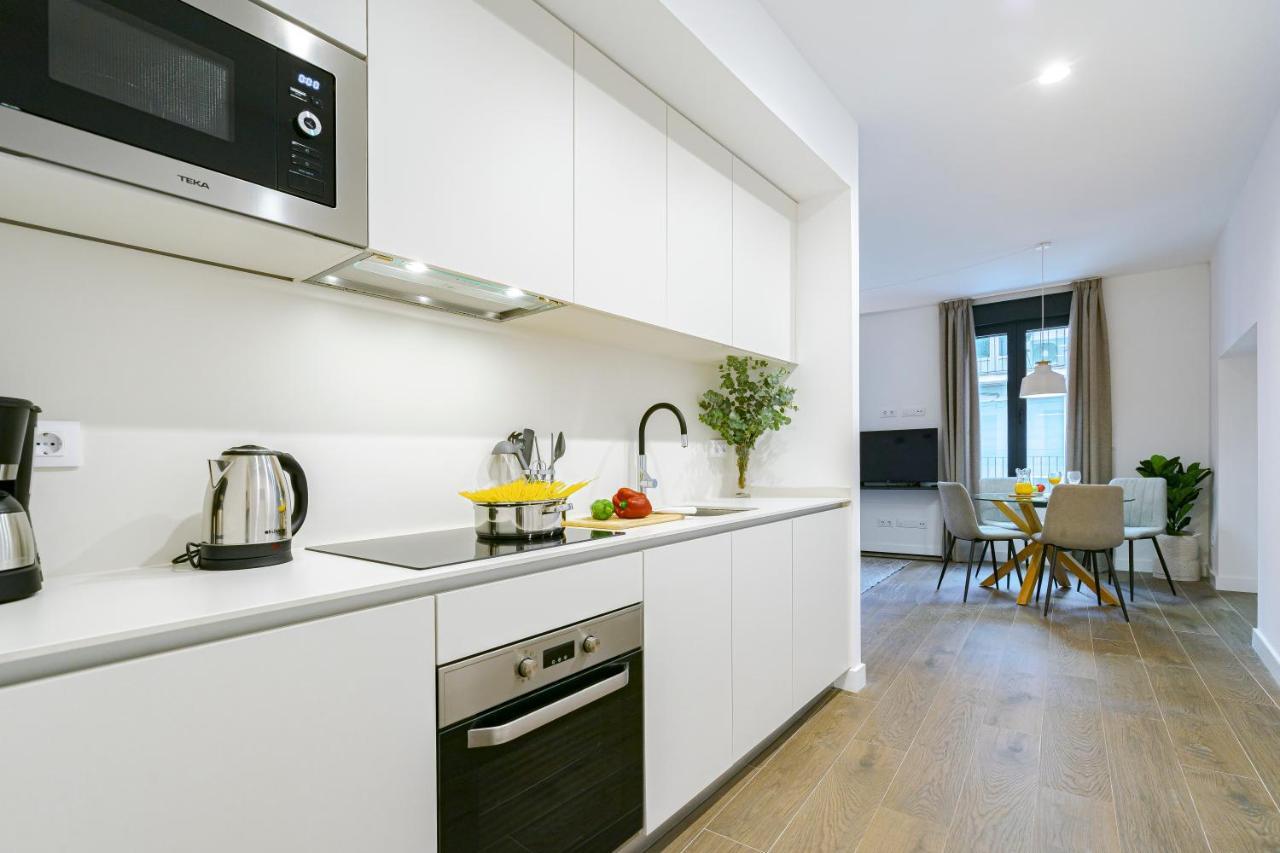 Feelathome Castilla Apartments Мадрид Экстерьер фото