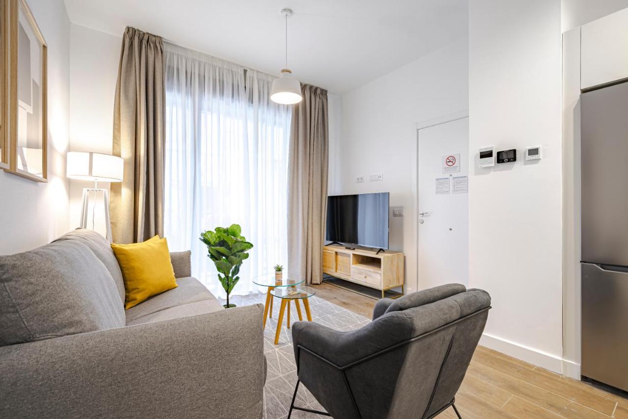 Feelathome Castilla Apartments Мадрид Экстерьер фото