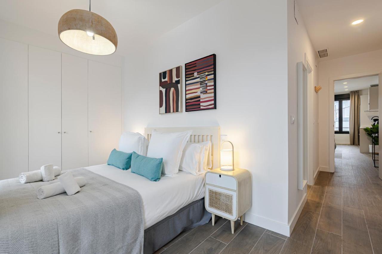 Feelathome Castilla Apartments Мадрид Экстерьер фото