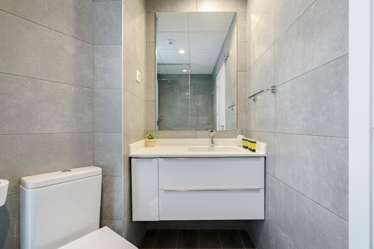 Feelathome Castilla Apartments Мадрид Экстерьер фото
