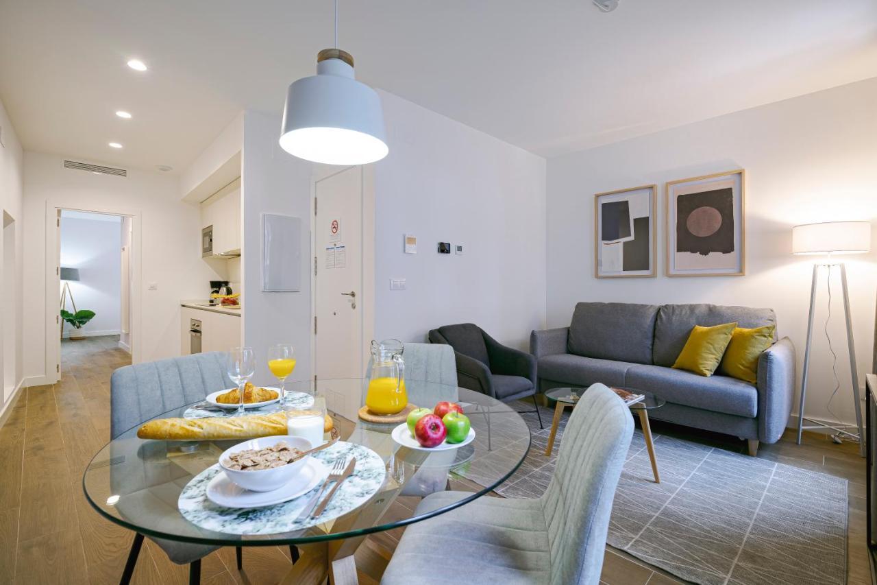 Feelathome Castilla Apartments Мадрид Экстерьер фото