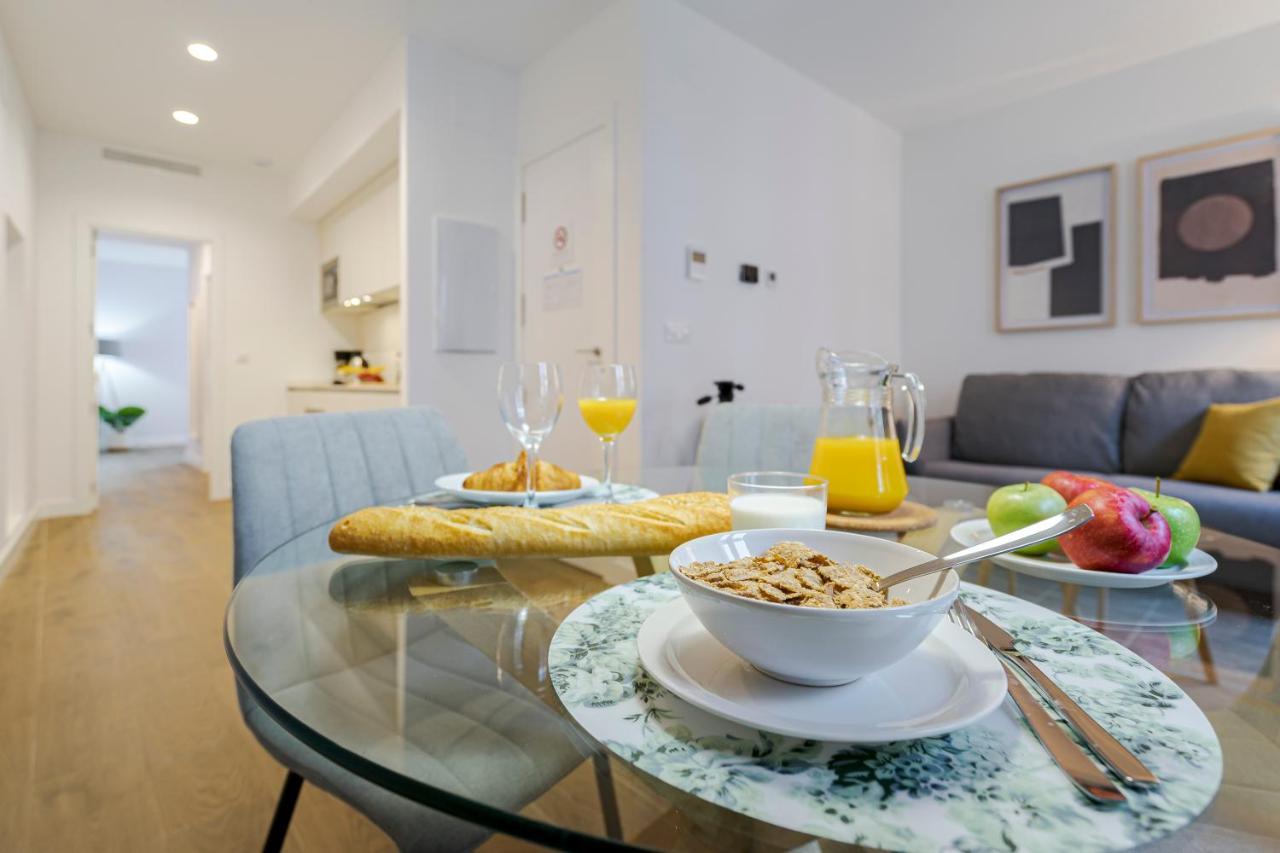 Feelathome Castilla Apartments Мадрид Экстерьер фото