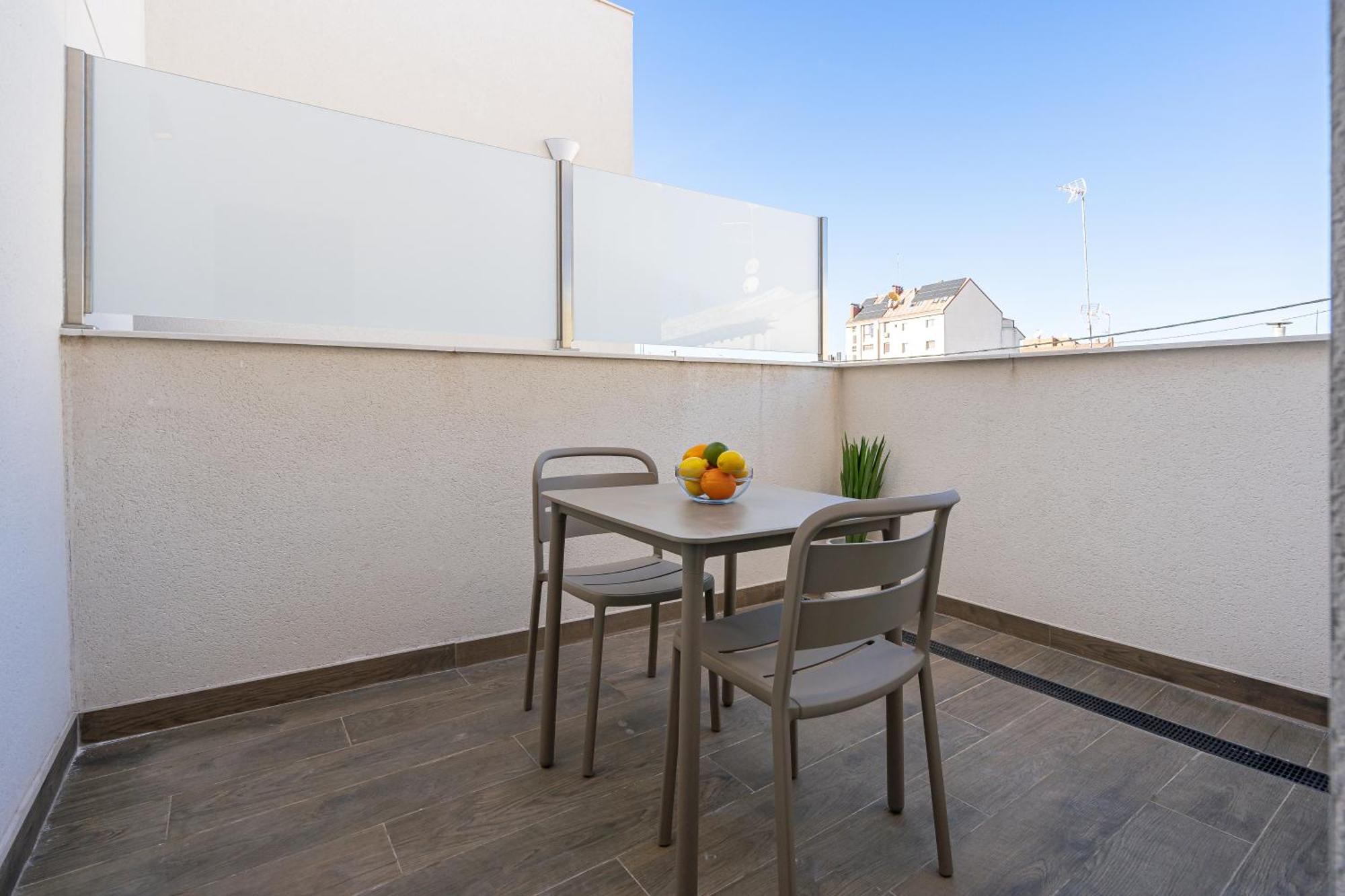 Feelathome Castilla Apartments Мадрид Экстерьер фото